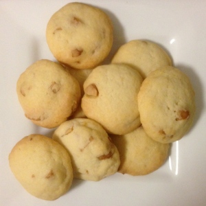 macadamia white chocolate biscuits